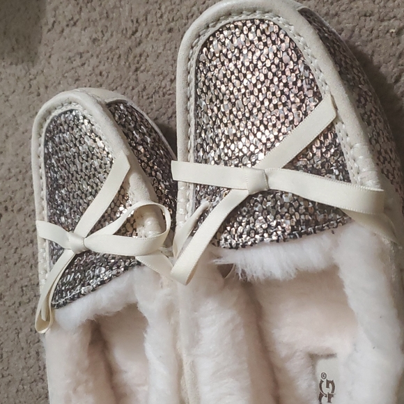 UGG Shoes - Picture 3 of 12